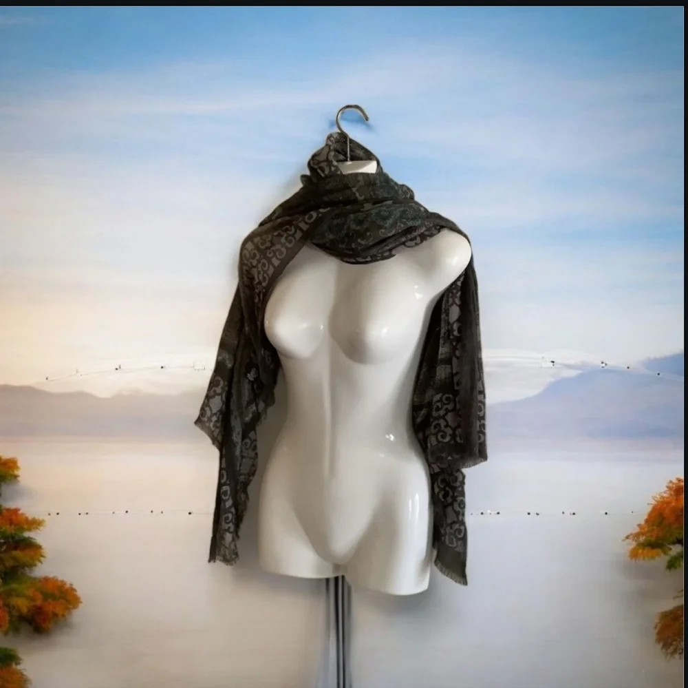 Sarong wrap scarf coverup. Grey fringe OS 💐versatility good condition 🍷